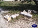 Triggiano: Ho scattato questa foto perchè non ritengo alquanto giusto abbandonare marciapiedi in un luogo già abbandonato... eh, eh!! A chi spetta tutto cio??