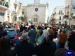 Triggiano: Raduno dei fedeli in piazza la Croce